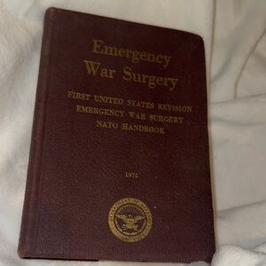 Vintage1975EmergencyWarSurgeryNATO HandbookFirst USRevisionMilitaryMedicineBook